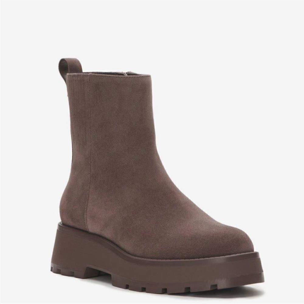 Vince Camuto Neframes Bootie Brown Suede Lug Sole Boots US 9